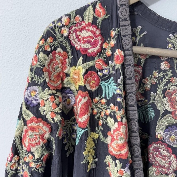 Johnny Was Kimono Top Women Small Gray Floral Embroidered Tassel Boho Festival - Picture 6 of 16